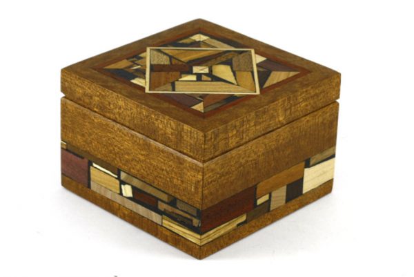 Small wooden box decorated with wood mosaics. No stains or dyes.Small wooden box decorated with multi wood mosaics on top and sides. No stains or dyes, just the natural colors of each wood.